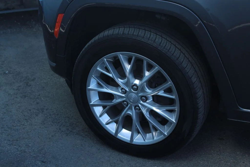 Used 2021 Gray Jeep Summit image 23