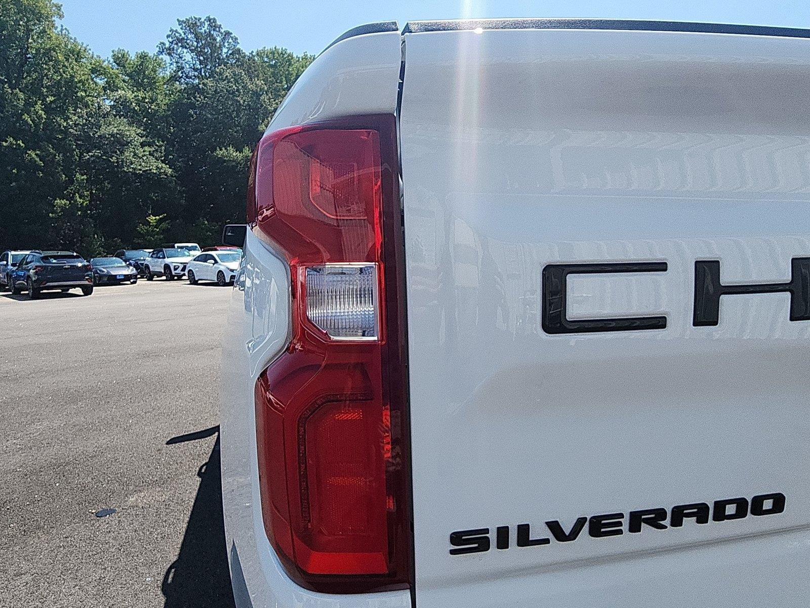New 2026 Summit White Chevrolet RST image 13