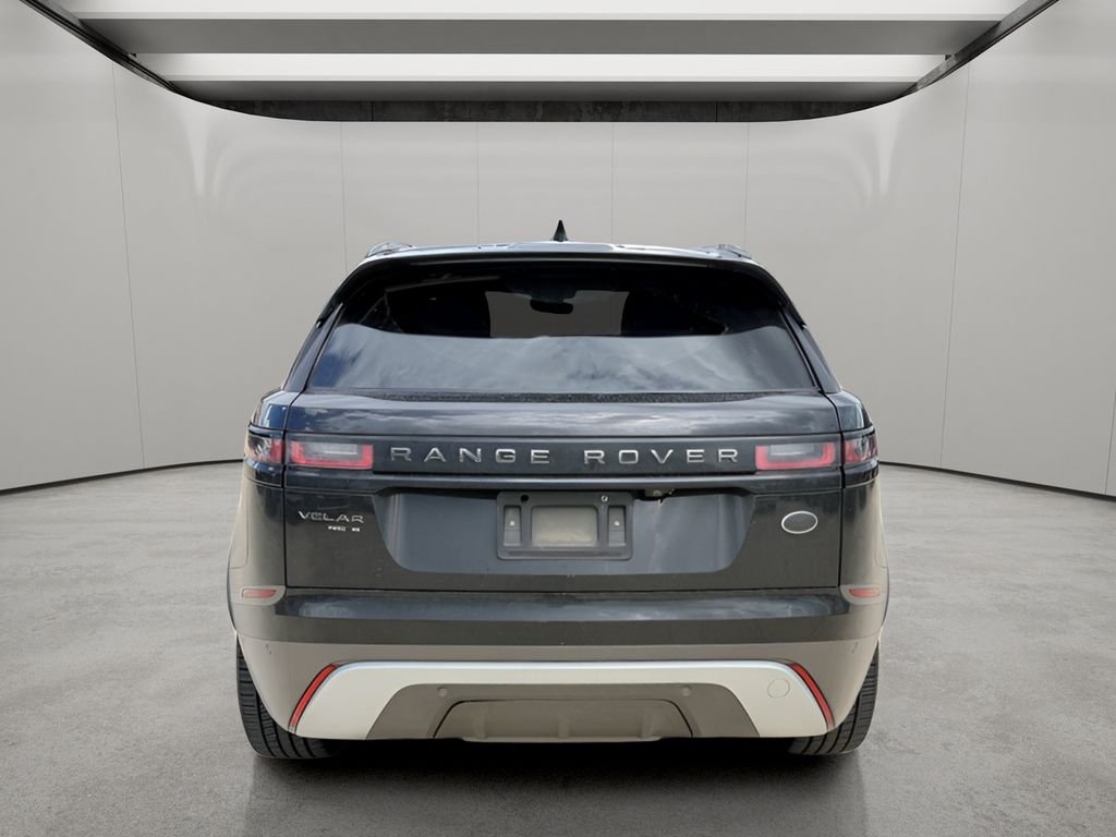 Used 2018 Santorini Black Land Rover R-Dynamic SE image 4