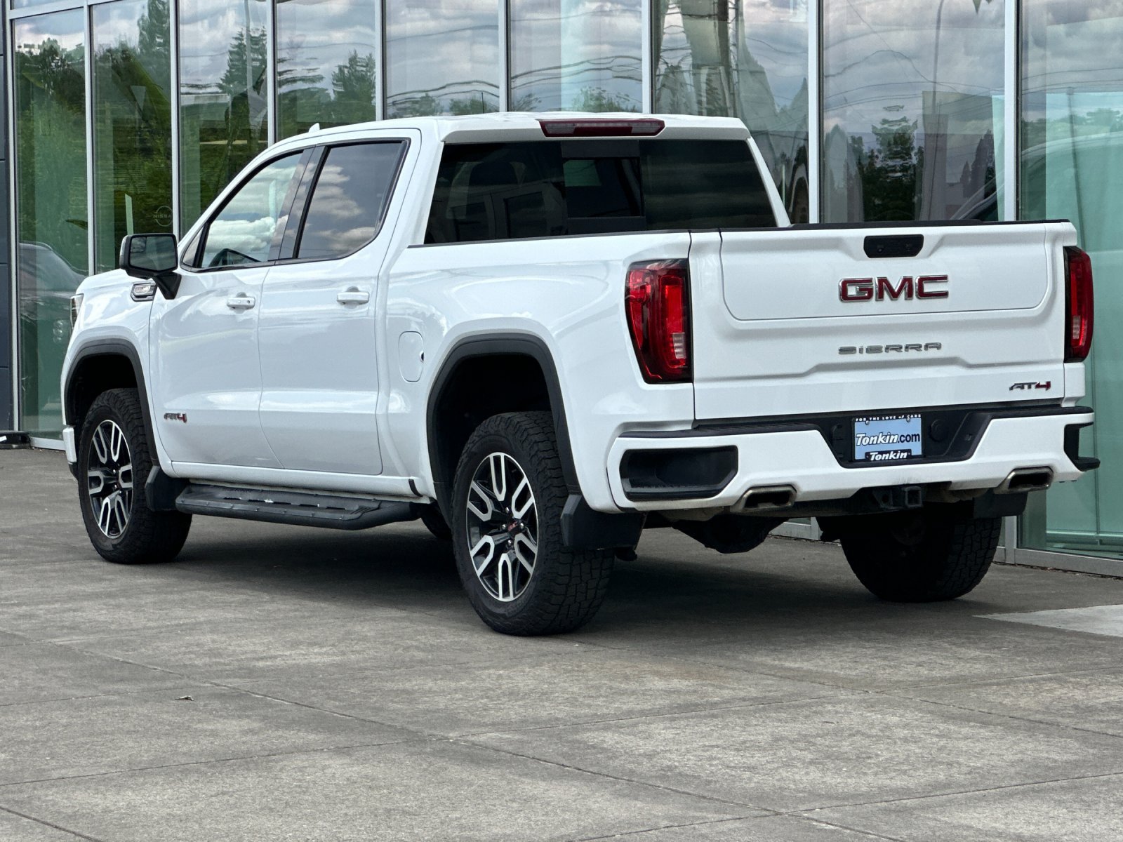 Used 2022 Summit White GMC AT4 image 6