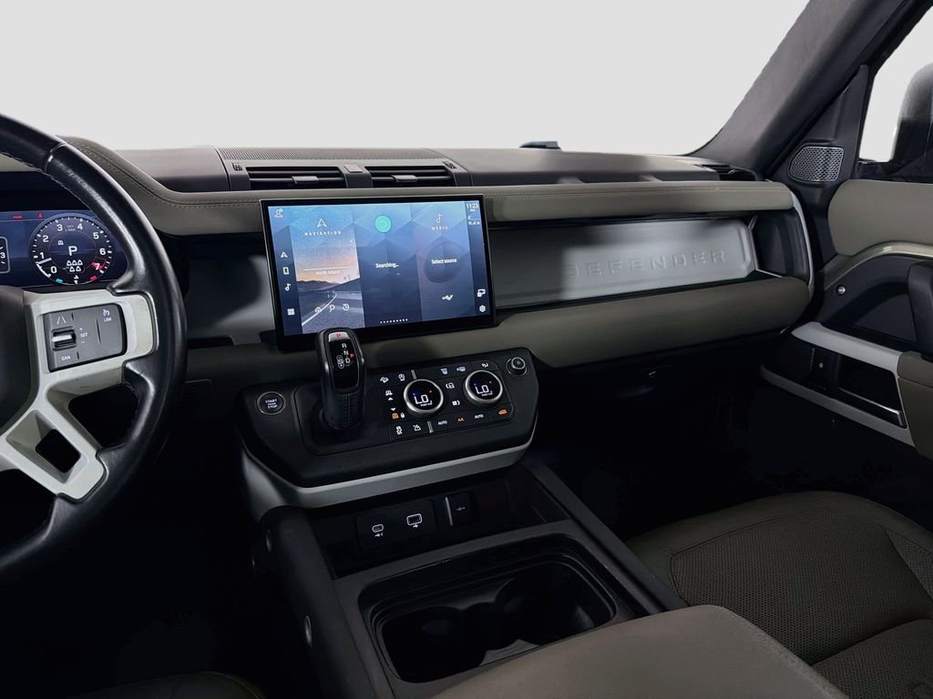 Used 2022 Green Land Rover S image 25