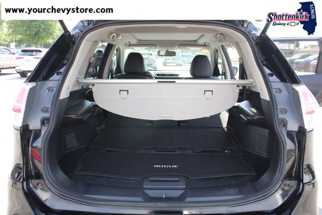 Used 2015 Black Nissan SL image 18