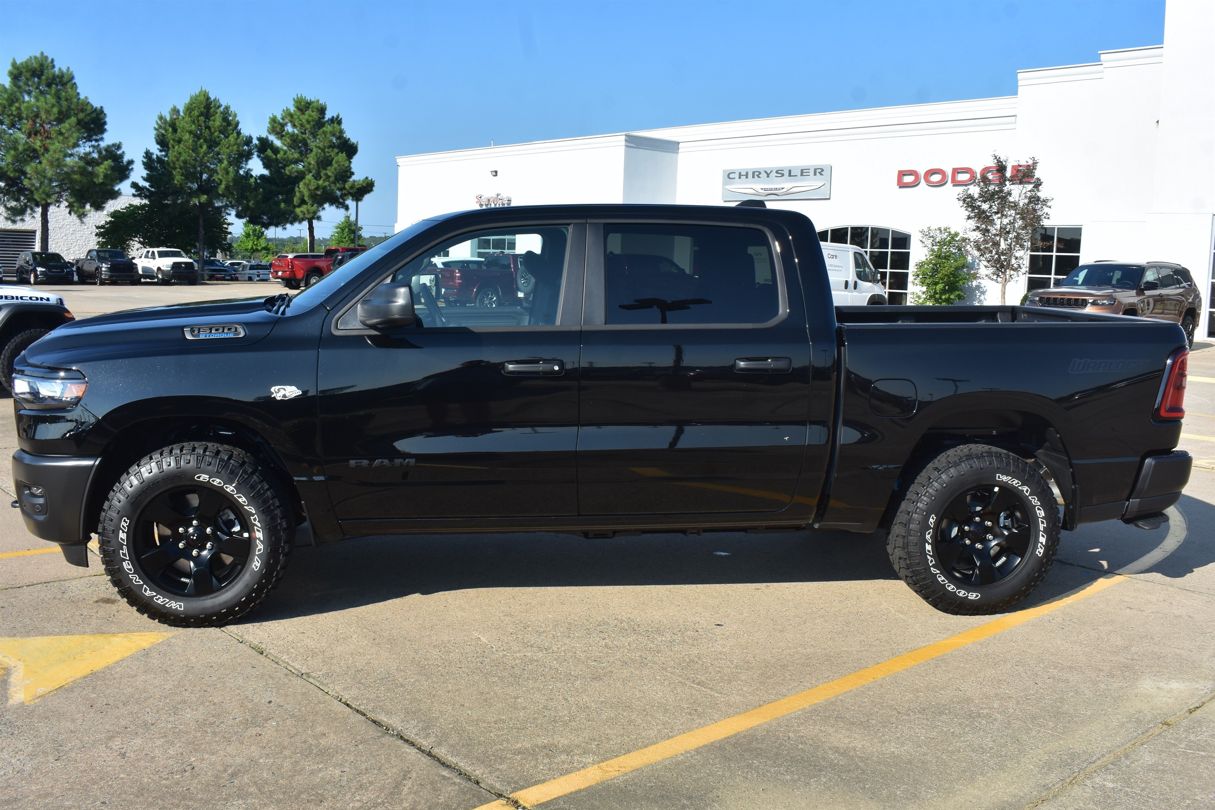 New 2026 Diamond Black Crystal Pearl-Coat Exterior Paint RAM Warlock image 9