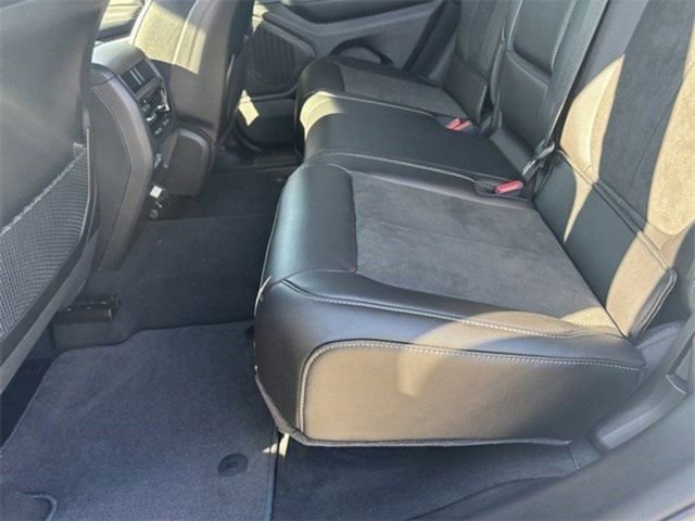 New 2025 Bright White Clear-Coat Exterior Paint Jeep Laredo image 18