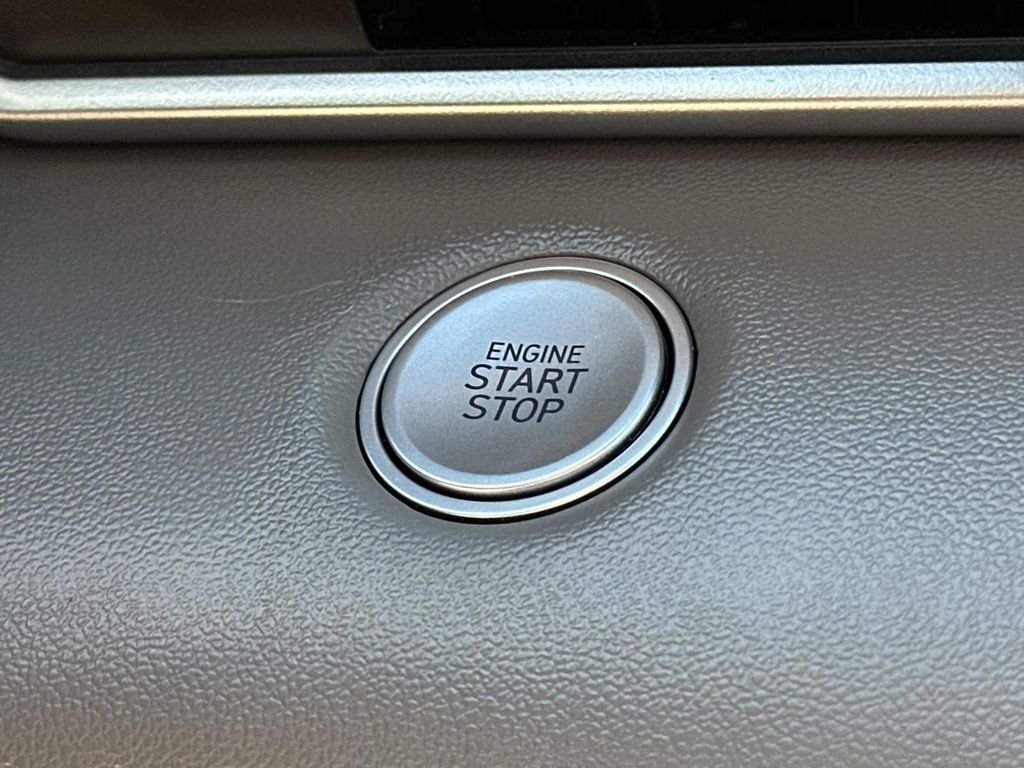 Certified Used 2025  Hyundai Blue image 27