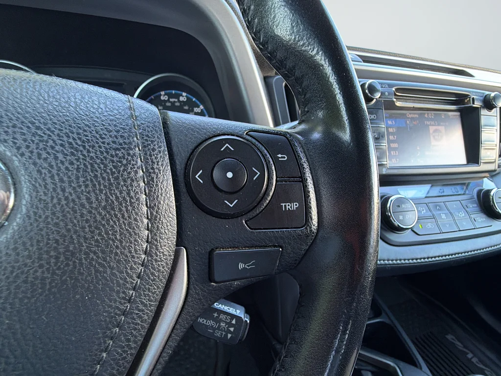 Used 2018 Gray Toyota XLE image 17