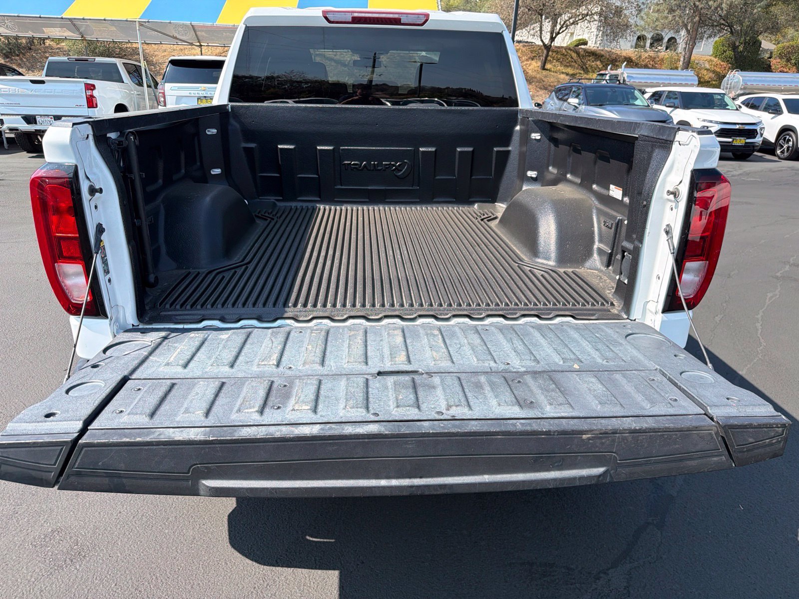 Used 2024 Summit White GMC SLE image 12