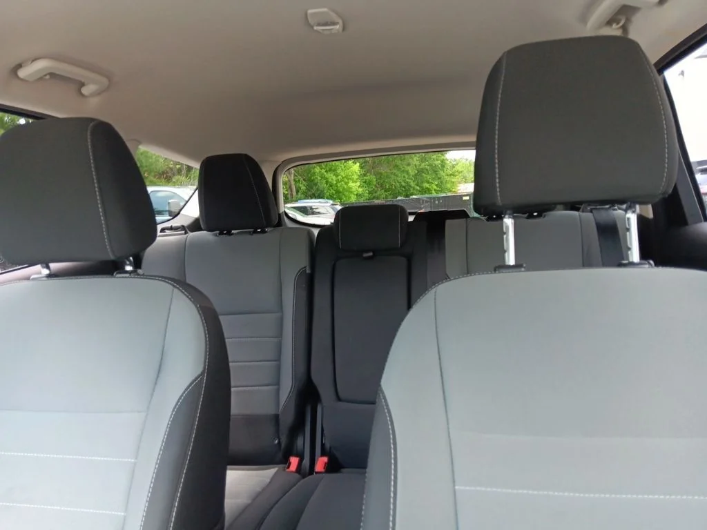 Used 2016 Magnetic Ford SE image 25