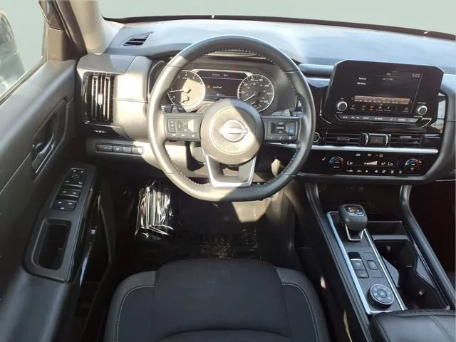 Used 2024  Nissan SV image 4