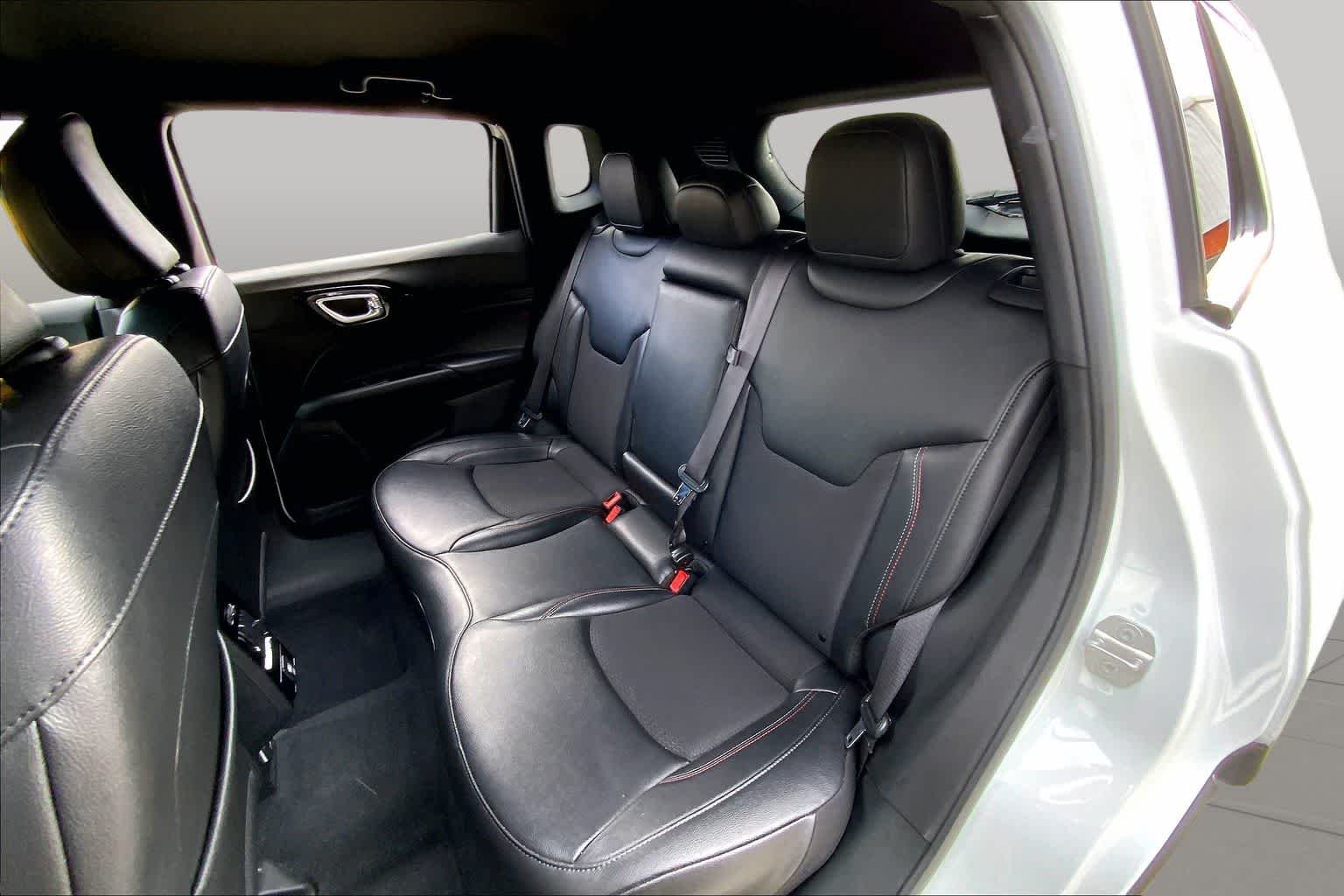 Used 2025 Bright White Clearcoat Jeep Trailhawk image 20