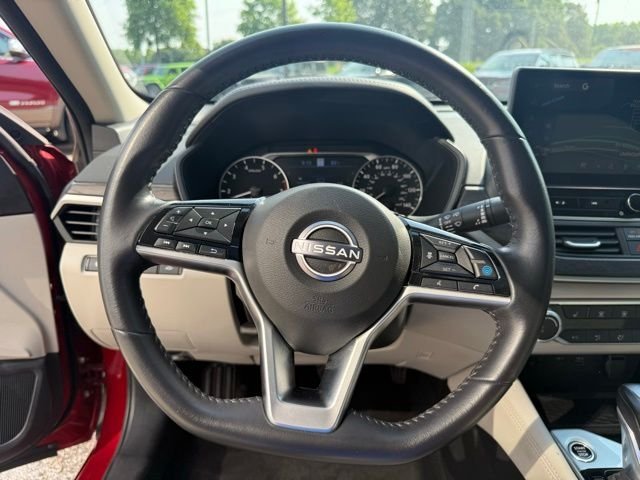 Used 2024 Red Nissan 2.5 SV image 15