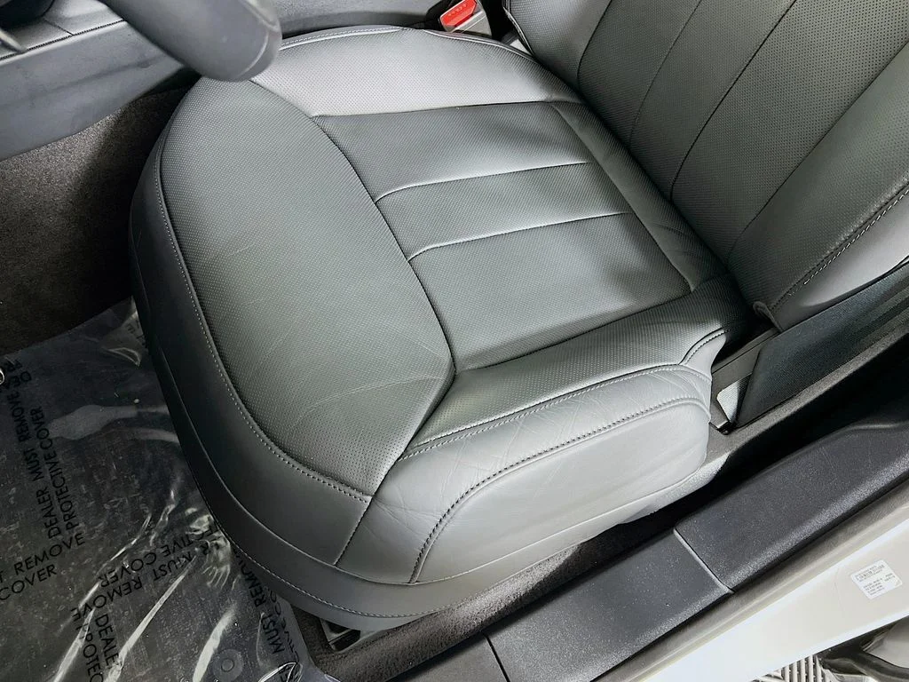 Used 2025 Borasco Gray Metallic Land Rover Dynamic SE image 20