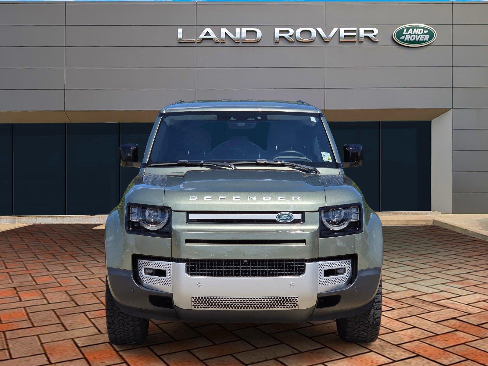 Used 2020 Pangea Green Metallic Land Rover SE image 2