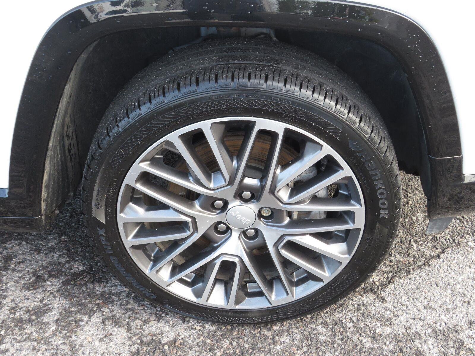 Used 2023 Bright White Clearcoat Jeep Limited image 17