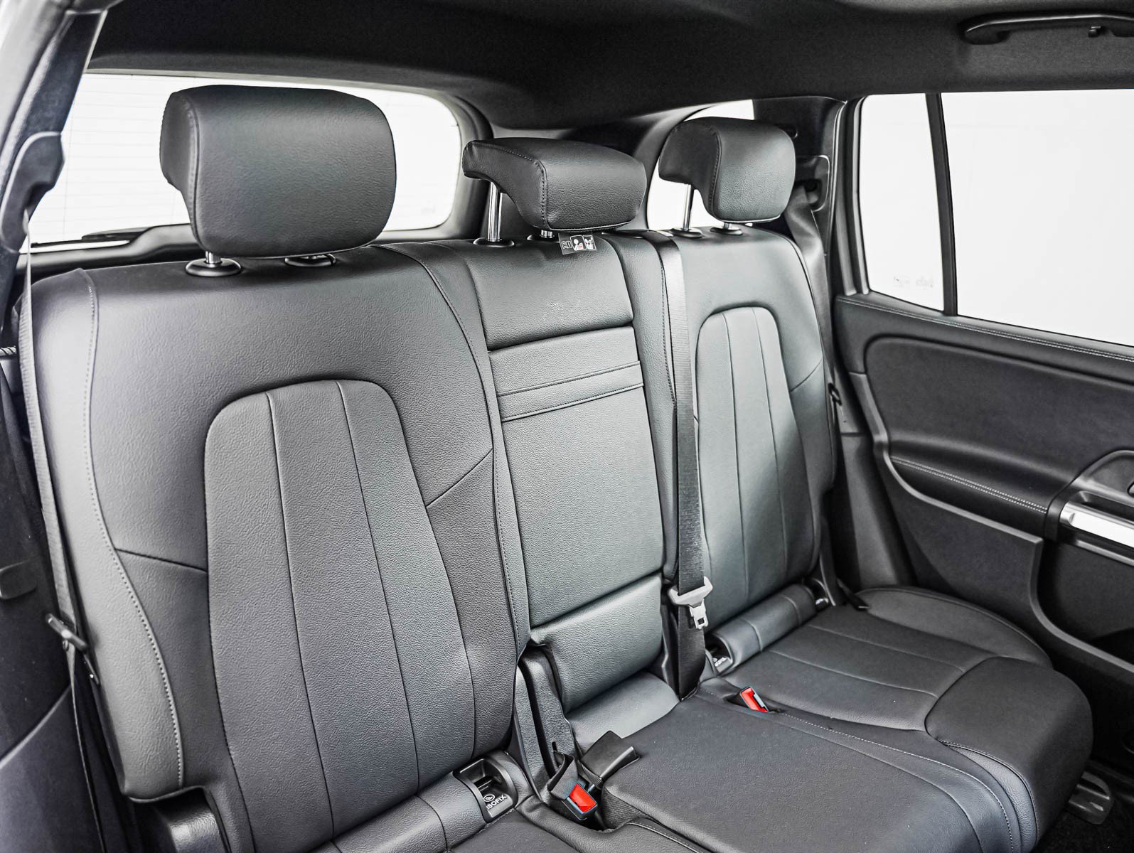 New 2026 Mountain Grey Metallic Mercedes-Benz GLB 250 image 10