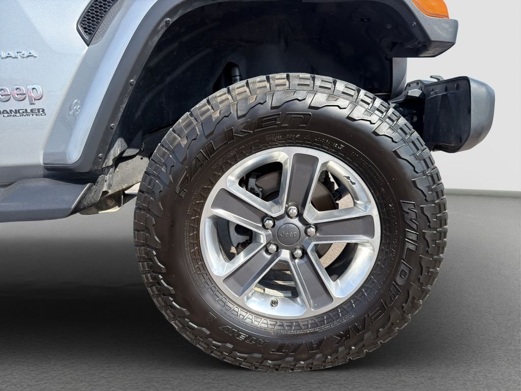 Used 2020 Silver Jeep Unlimited Sahara image 22