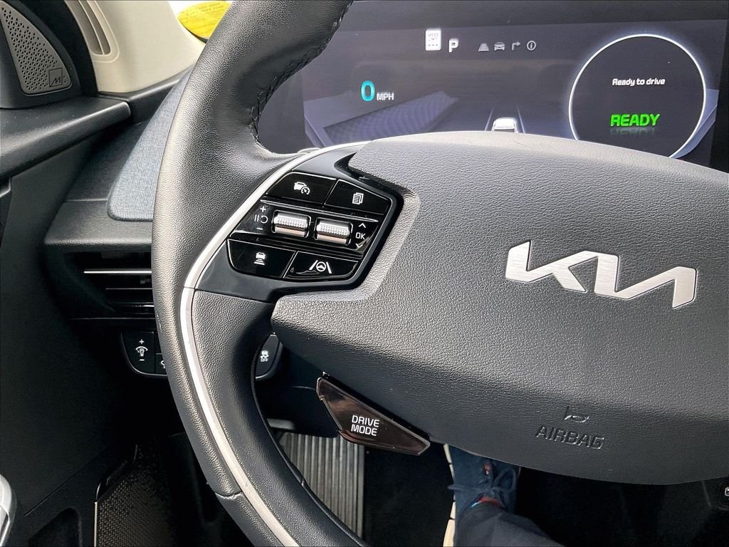 Used 2024 Blue Kia Wind image 22