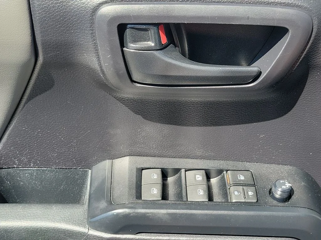 2020 Toyota Tacoma SR - Photo 17