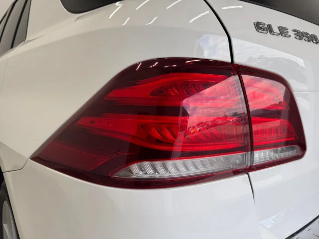 Used 2018 Polar White Mercedes-Benz GLE 350 image 34