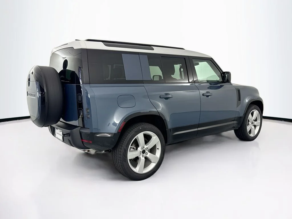 New 2026 Tasman Blue Land Rover X-Dynamic SE image 5