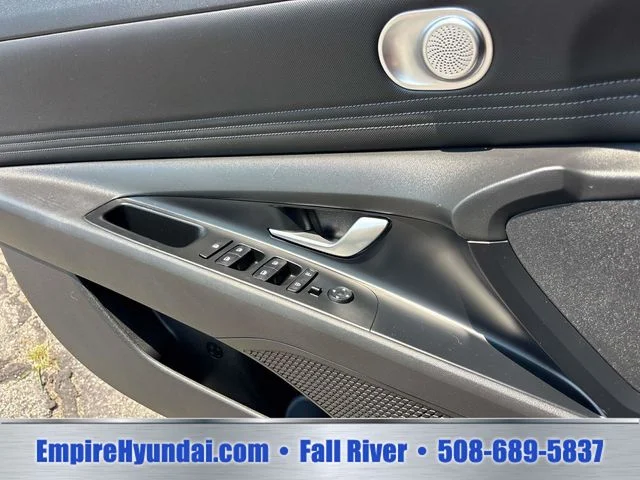 Used 2022 Black Hyundai SEL image 17