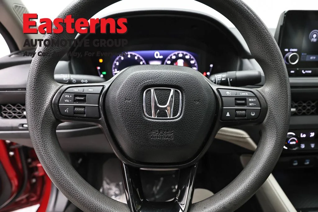 Used 2025 Red Honda SE image 10