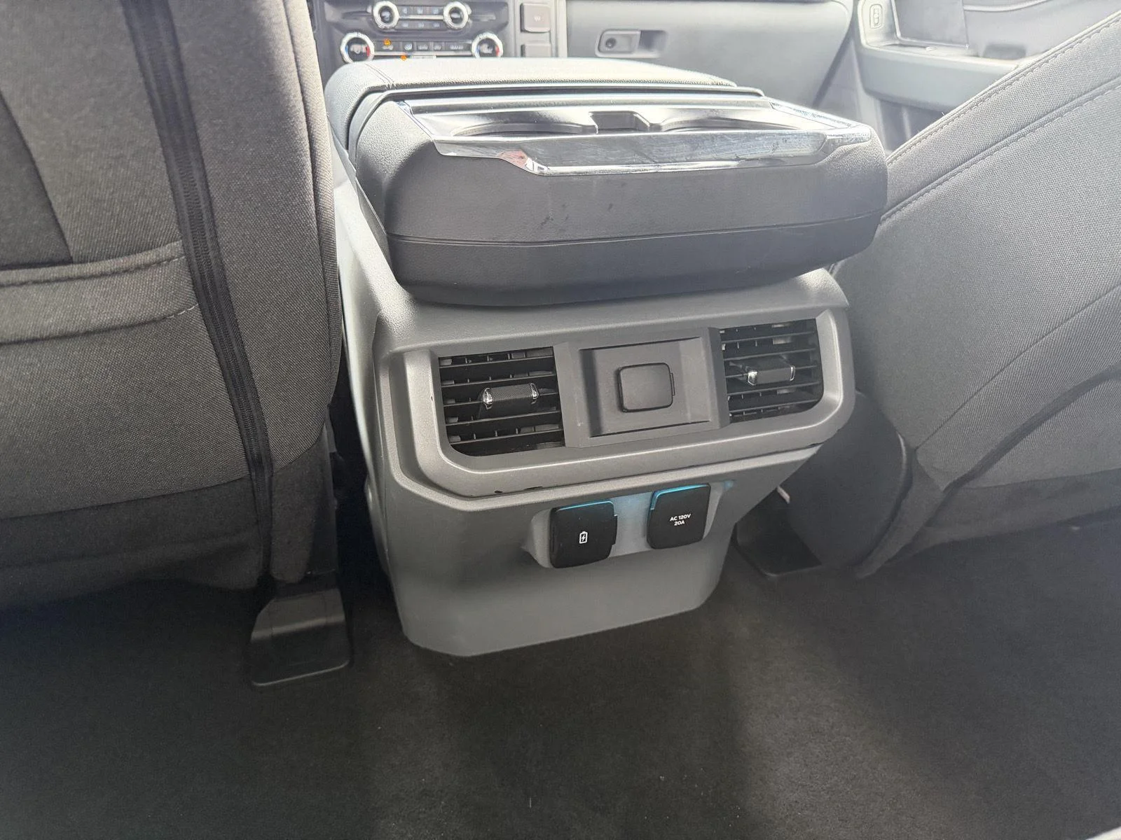 Used 2024 Iconic Silver Ford XLT image 9