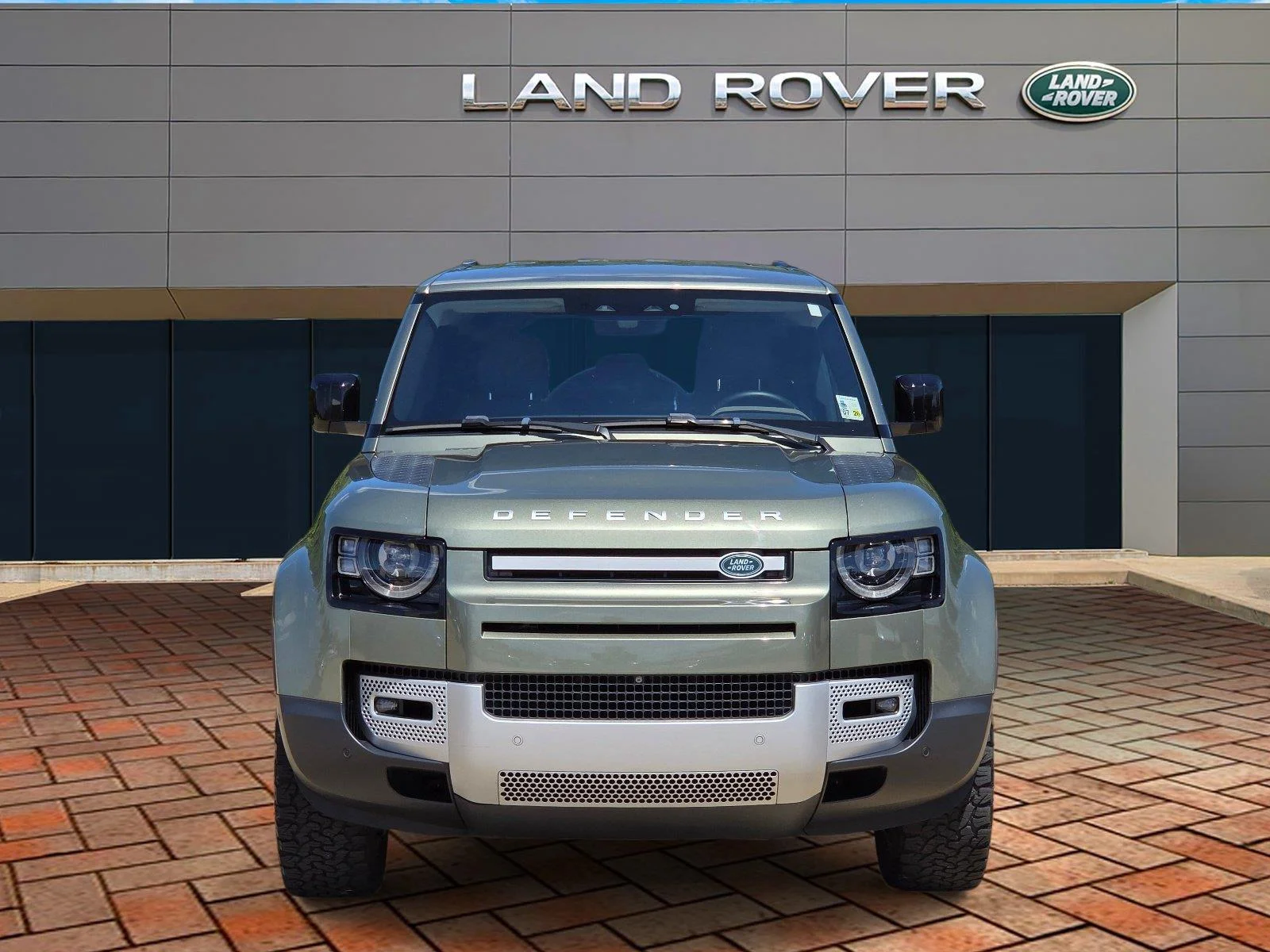 Used 2020 Pangea Green Metallic Land Rover SE image 2