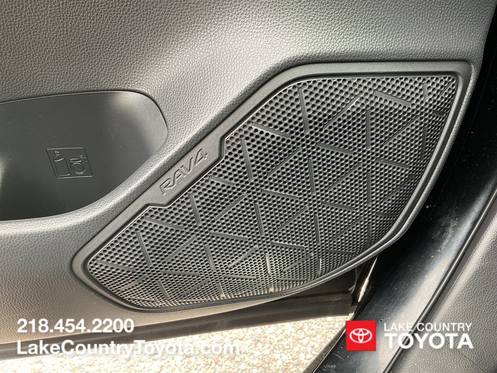 Used 2019 Midnight Black Metallic Toyota Limited image 33