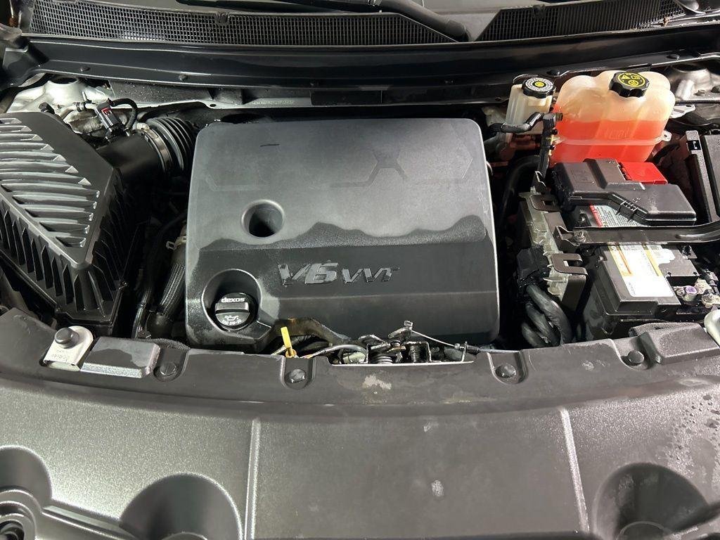 Used 2019 Silver Ice Metallic Chevrolet LT image 14