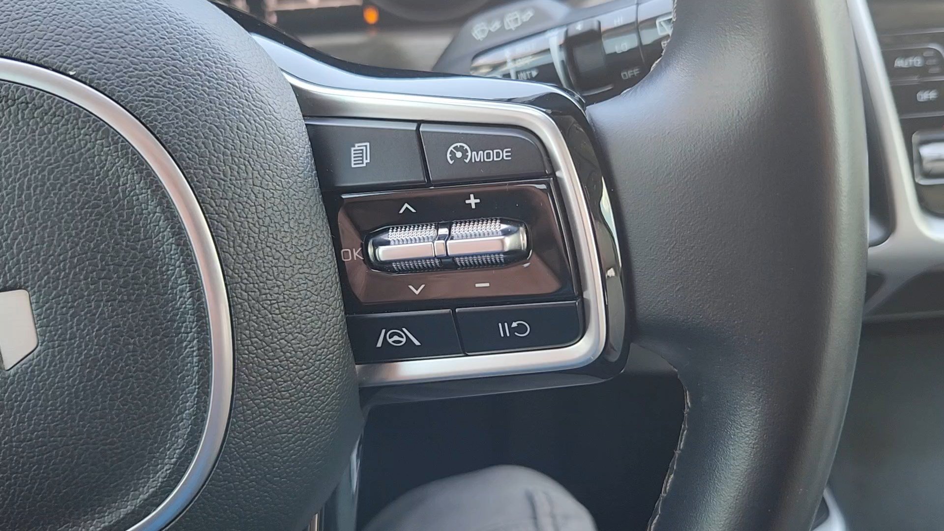 2022 Kia Sorento X-Line S - Photo 14