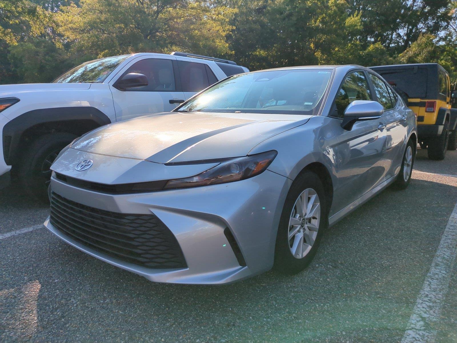 Used 2025  Toyota SE image 6