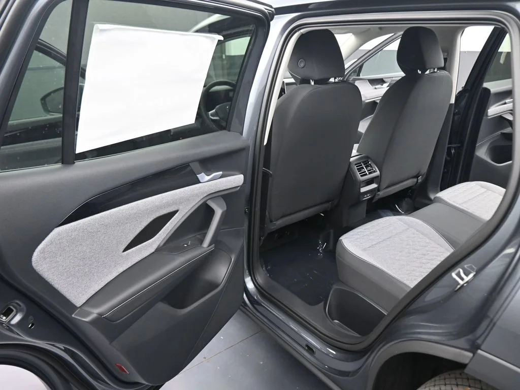 Used 2026  Volkswagen S image 39