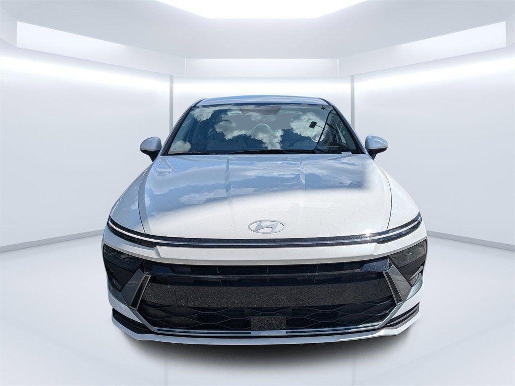 New 2026 White Hyundai SE image 8