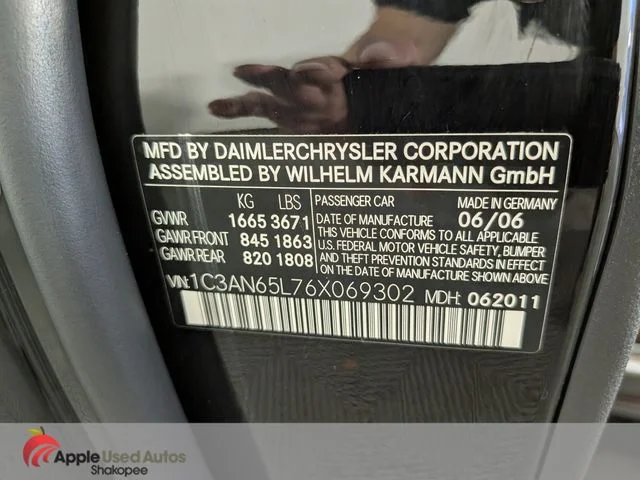 Used 2006 Black Chrysler Limited image 31