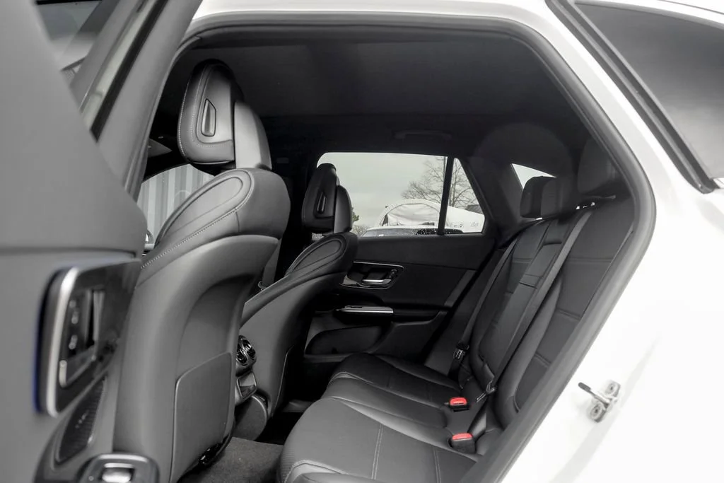 New 2026 Polar White Mercedes-Benz GLC 300 image 48