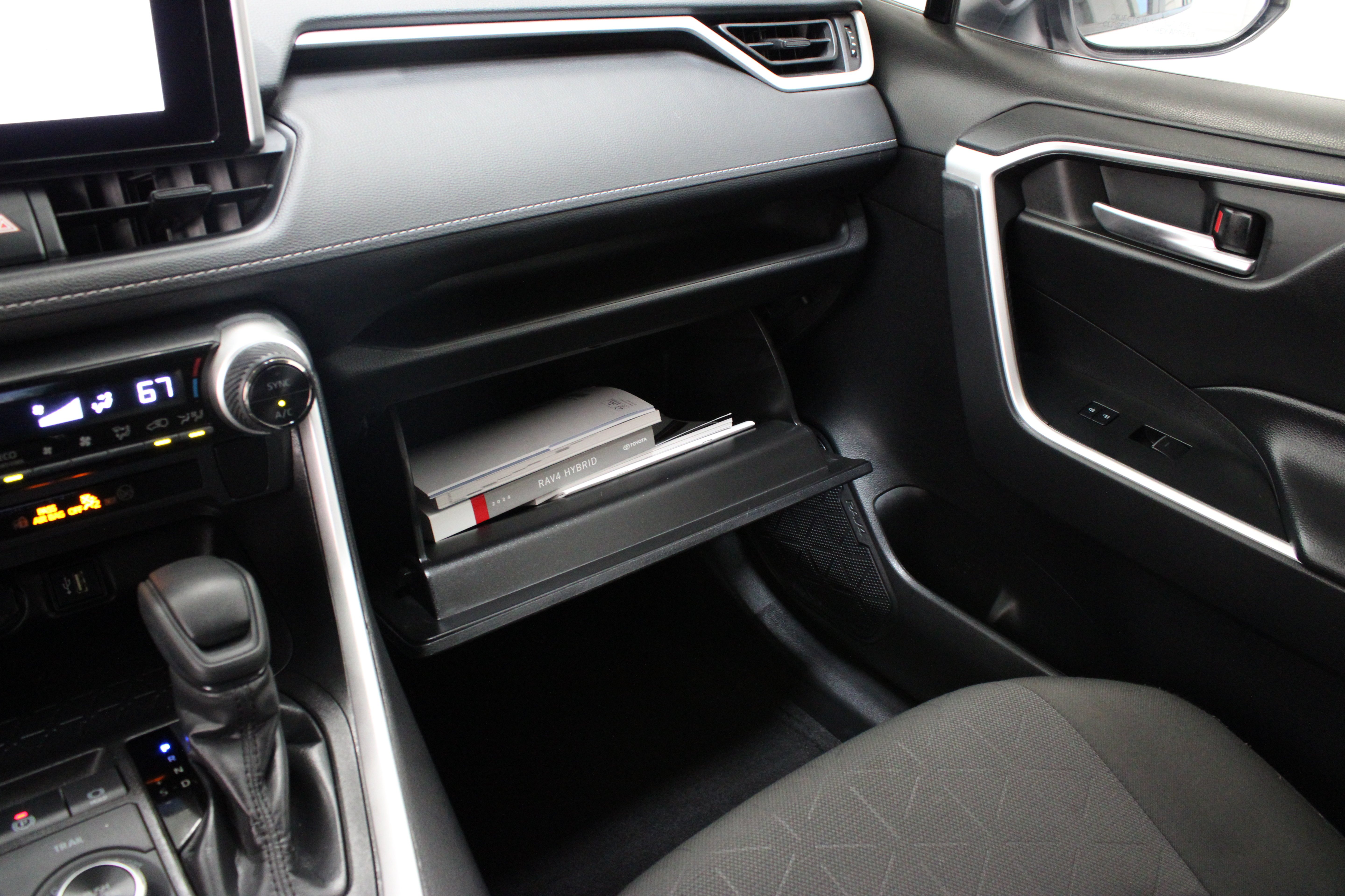 Used 2024 Ice Cap Toyota Hybrid XLE 2.5L image 22