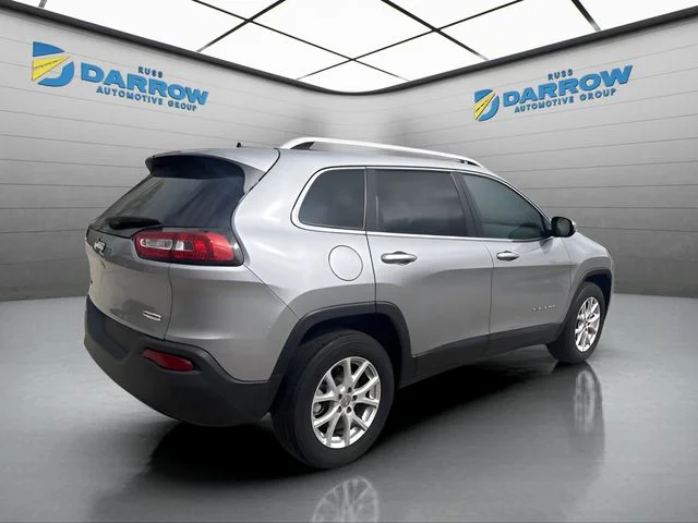 Used 2018 Silver Jeep Latitude image 5