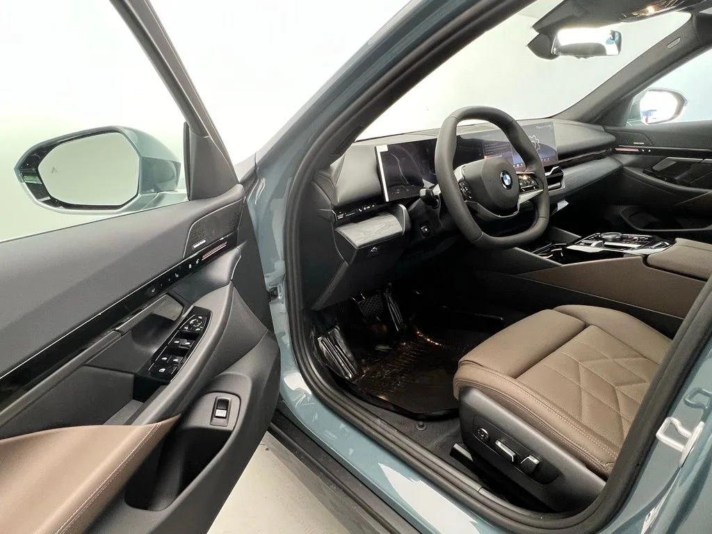 Used 2026 Cape York Green Metallic BMW 530i image 21