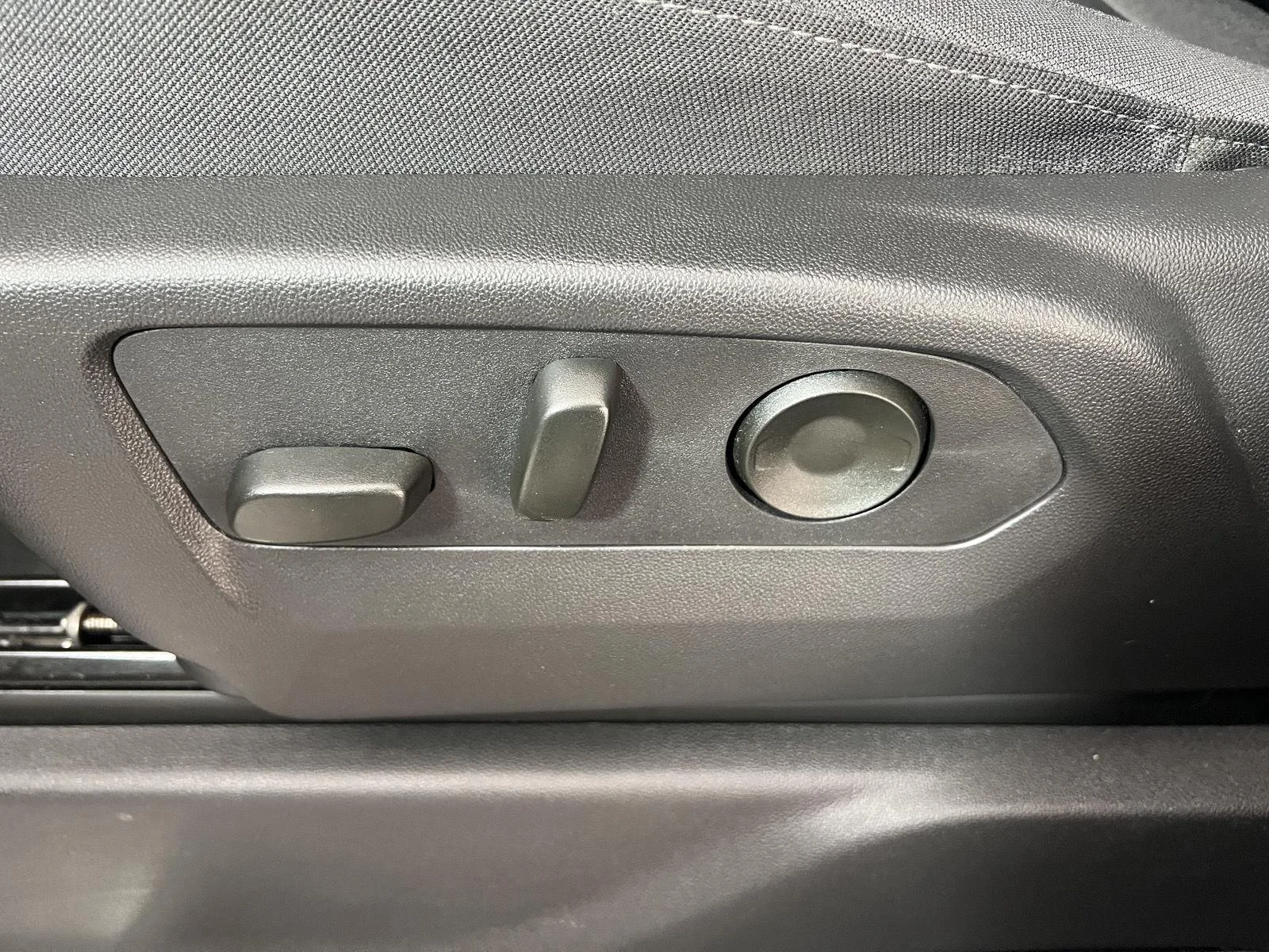 Used 2025 Sterling Gray Metallic Chevrolet LT (2FL) image 5