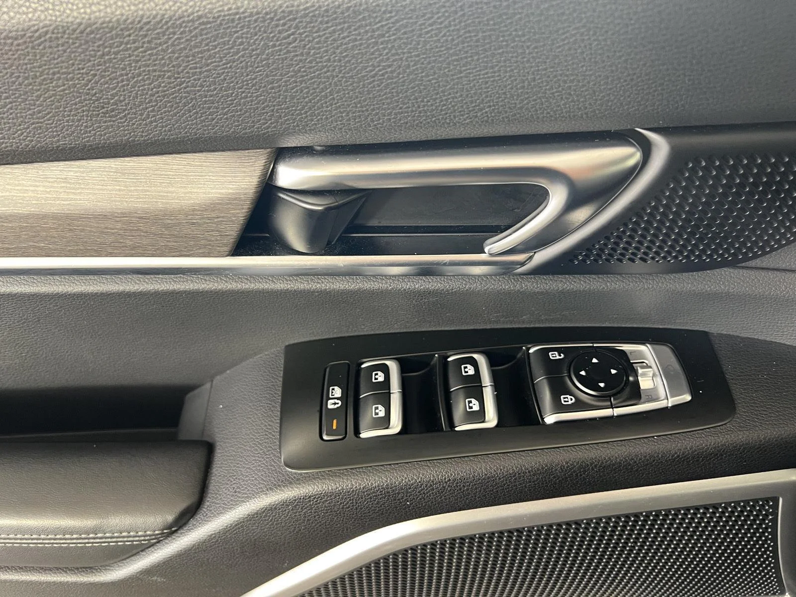 Used 2022 Ebony Black Kia EX image 13