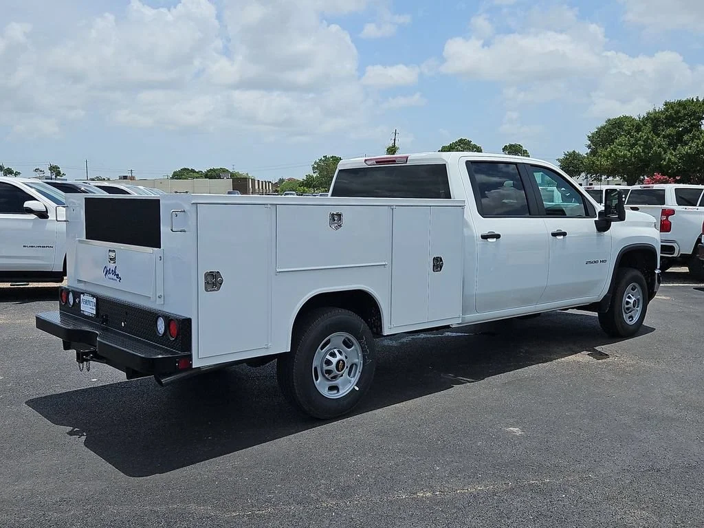 New 2026 Summit White Chevrolet WT image 6
