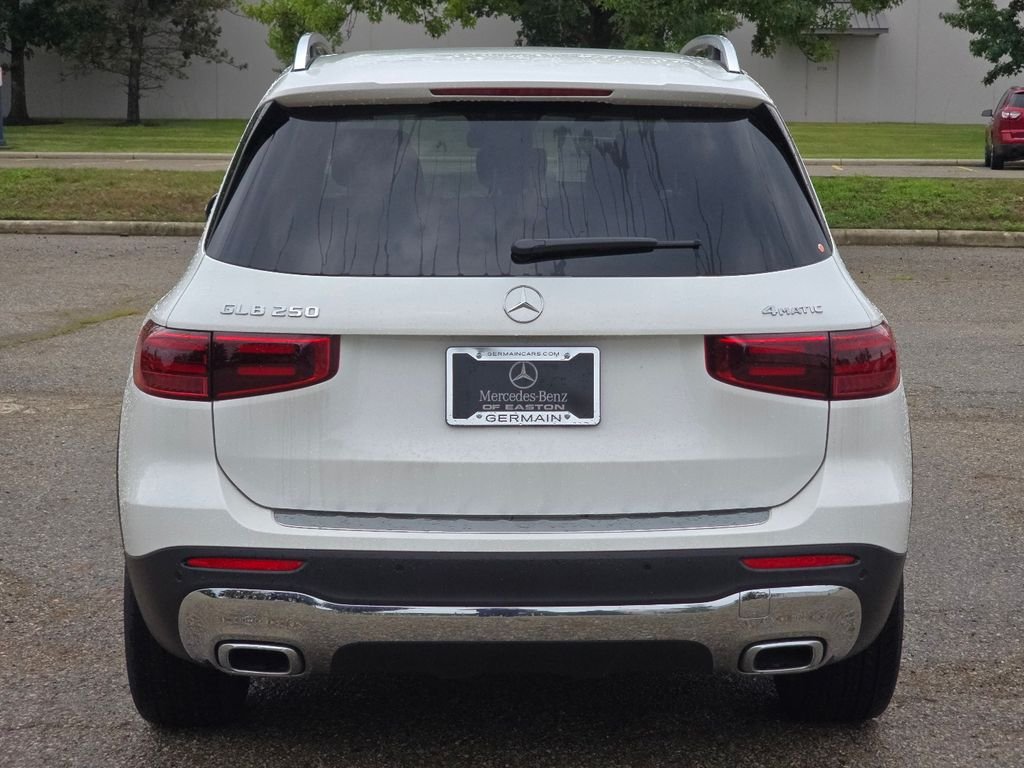 New 2026 Polar White Mercedes-Benz GLB 250 image 13