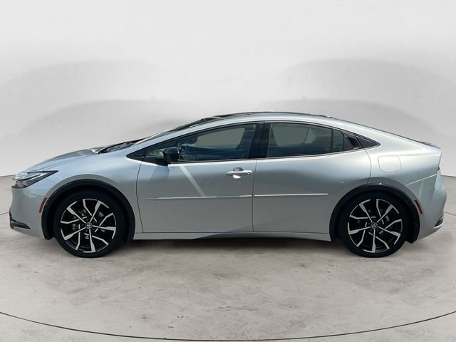 Used 2024  Toyota XSE Premium image 2