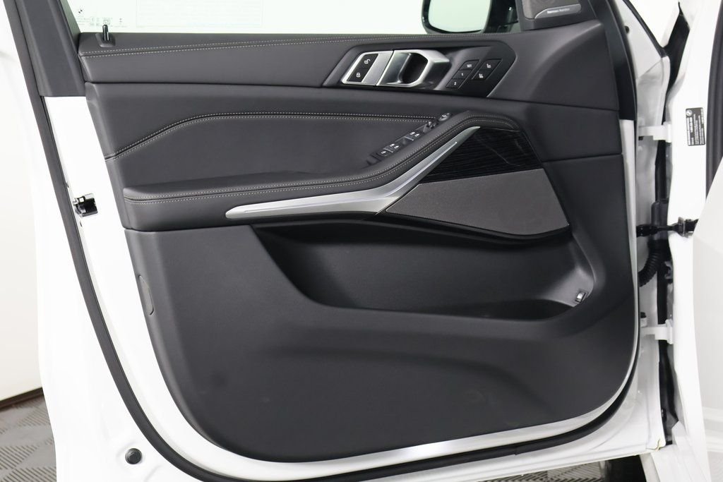 New 2026 Mineral White Metallic BMW xDrive50e image 7