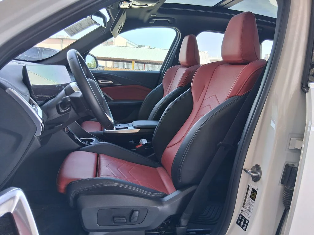Used 2024 White BMW xDrive28i image 16