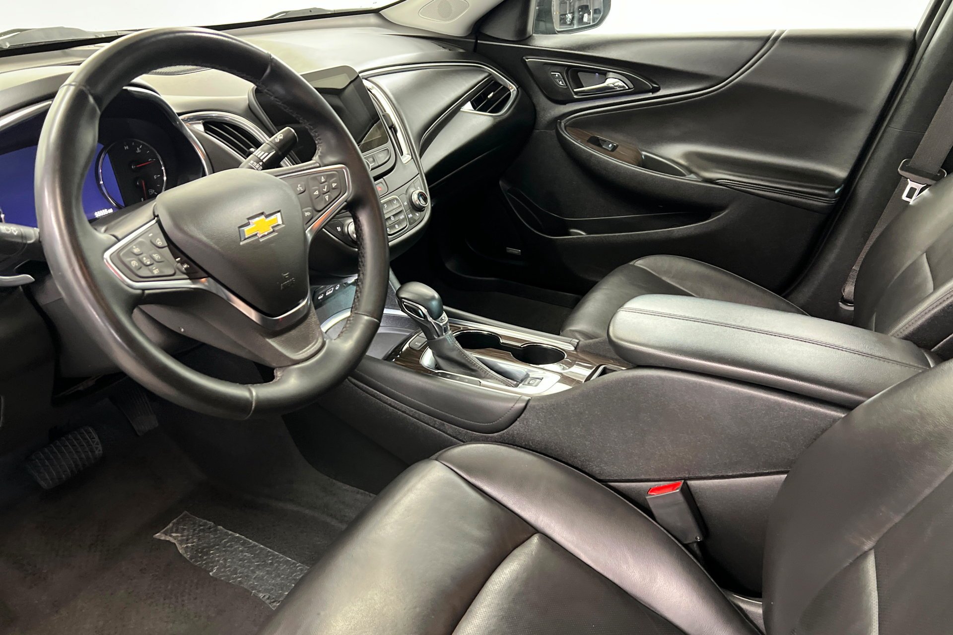 Used 2024 Mosaic Black Metallic Chevrolet LT image 16