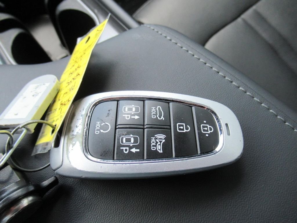 Used 2022 Black Hyundai Limited image 31