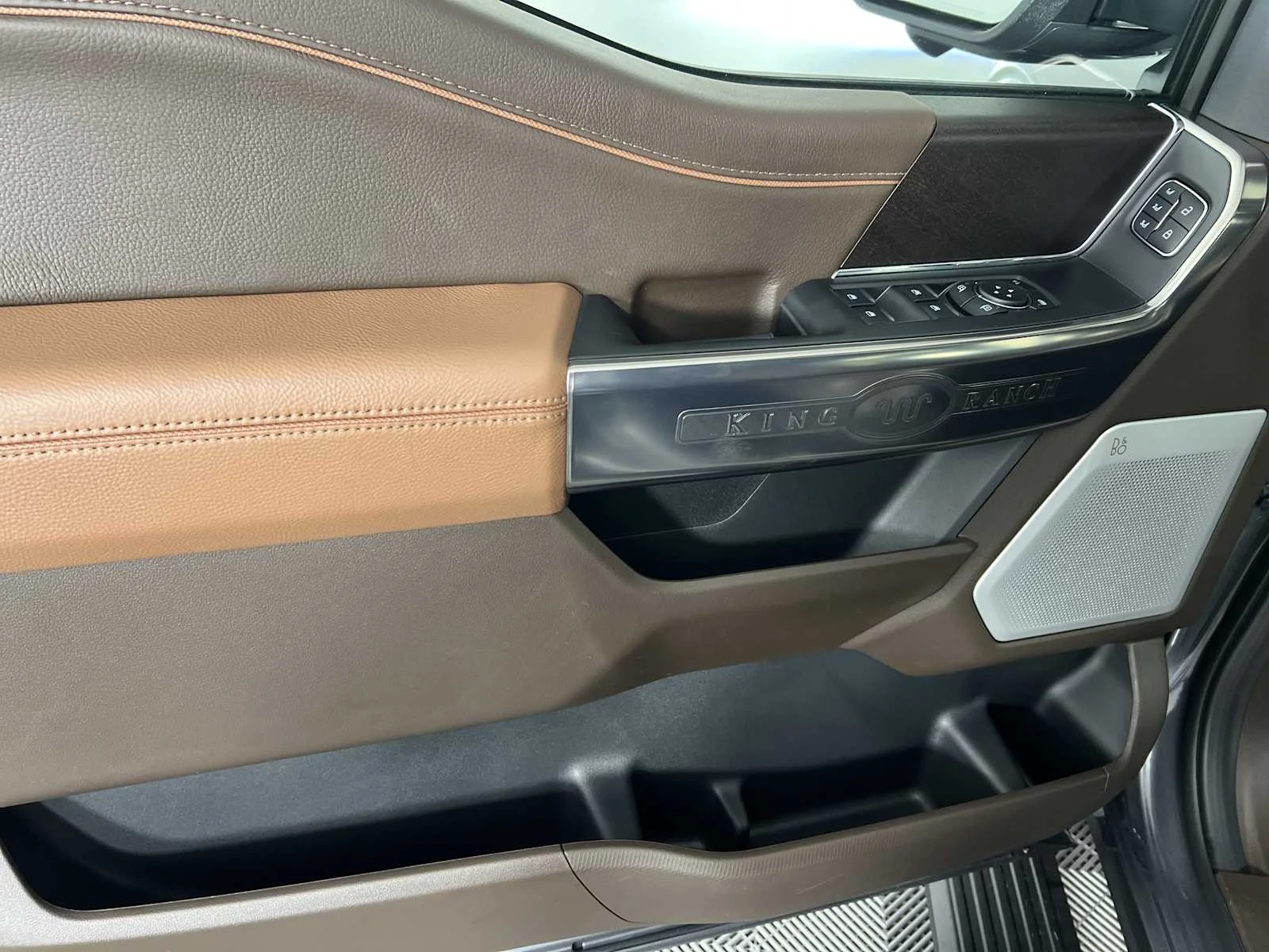 New 2026 Carbonized Gray/Marsh Gray Ford King Ranch image 10