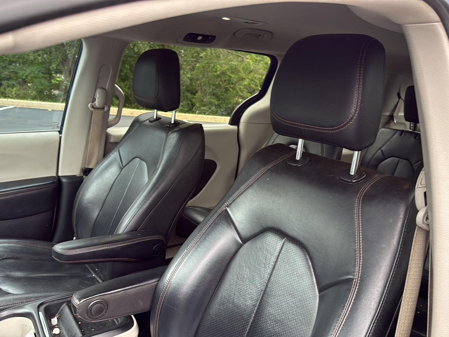 Used 2020 Ocean Blue Metallic Chrysler Touring L image 9